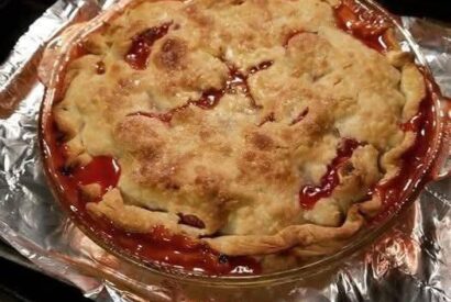 Thumbnail for Strawberry Rhubarb Crisp – Sweet, Tart & Comforting Dessert